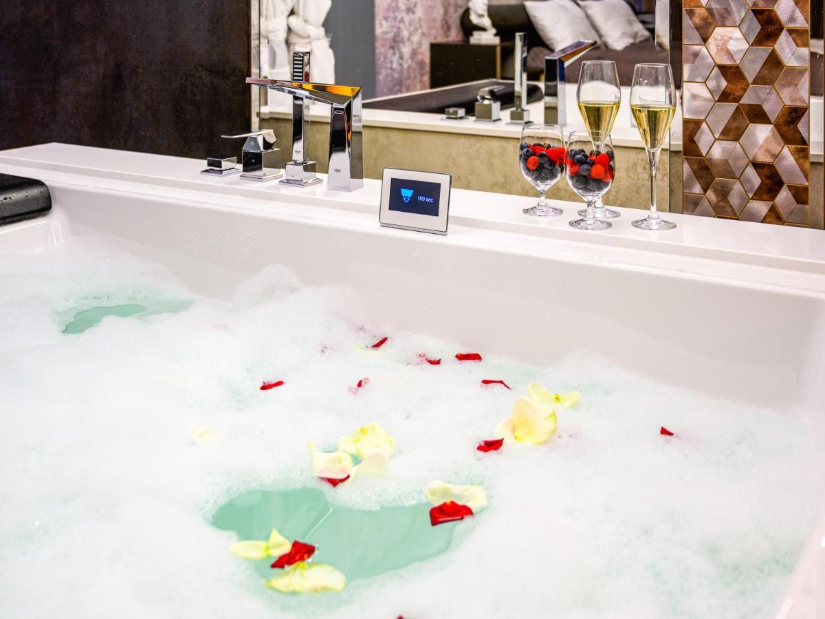 Pietryna Apartments Luxury - Sauna , Jacuzzi , Bezposrednio Przy Ul Piotrkowskiej Lodz  Luaran gambar